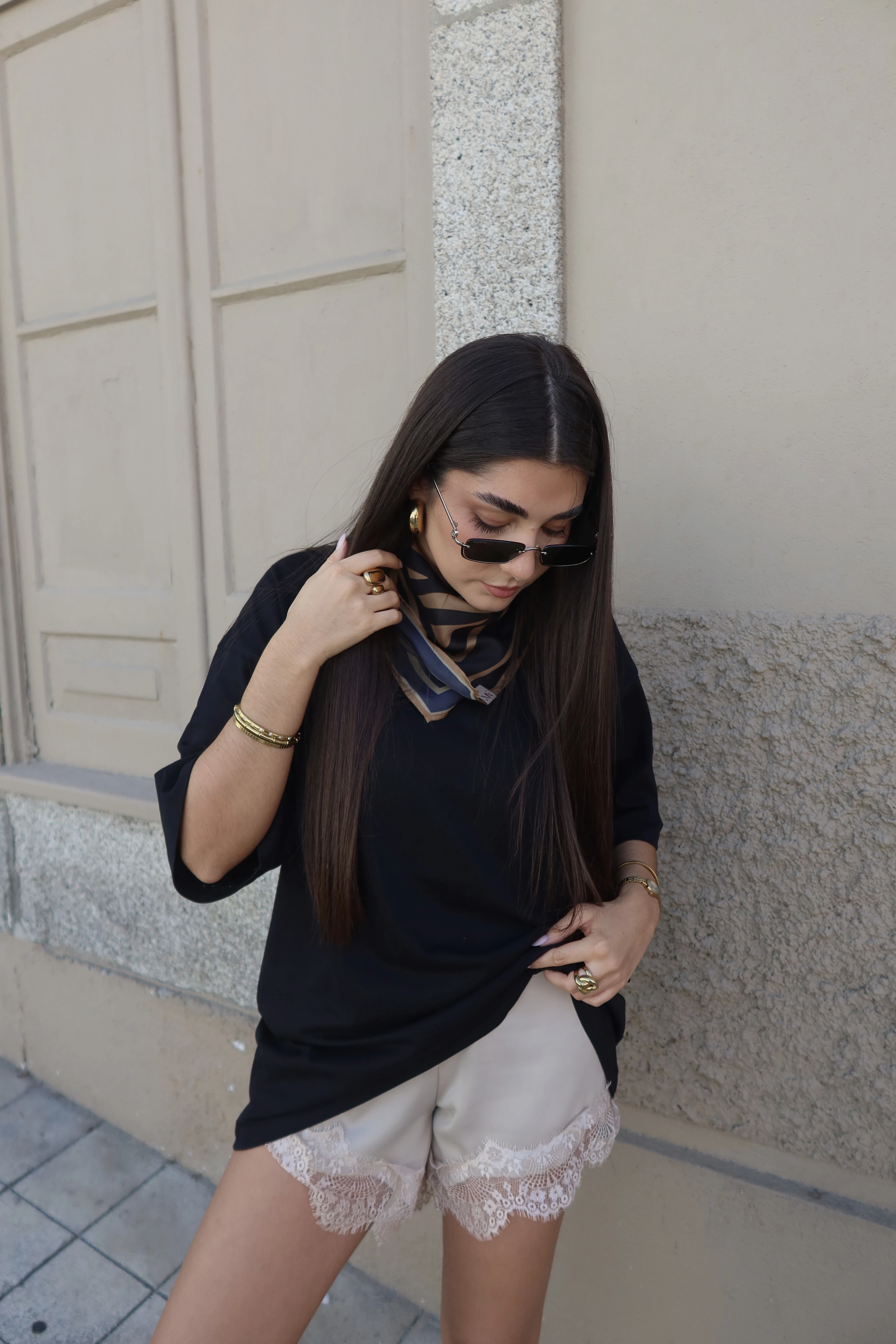 CALÇÃO ACETINADO COM RENDA BEGE